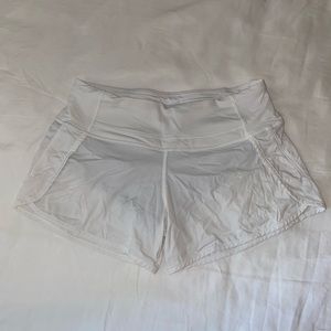 Lululemon Speed Up Low-Rise Short 2.5” white